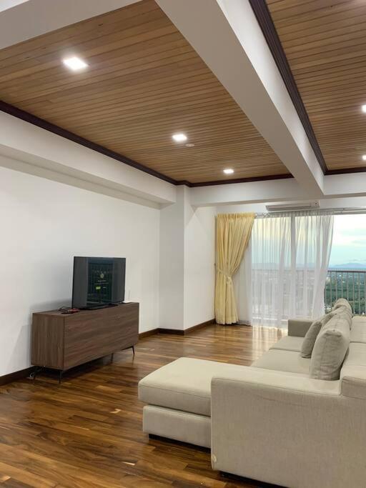 The Venus - Spacious Wooden Top Floor Apartment Sitiawan Exteriér fotografie