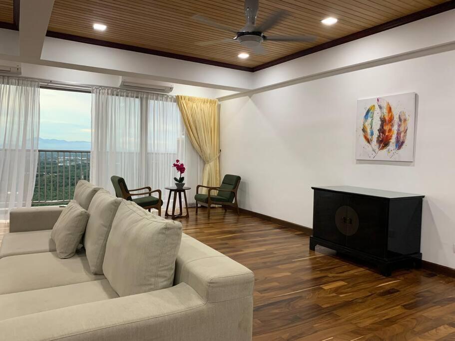 The Venus - Spacious Wooden Top Floor Apartment Sitiawan Exteriér fotografie